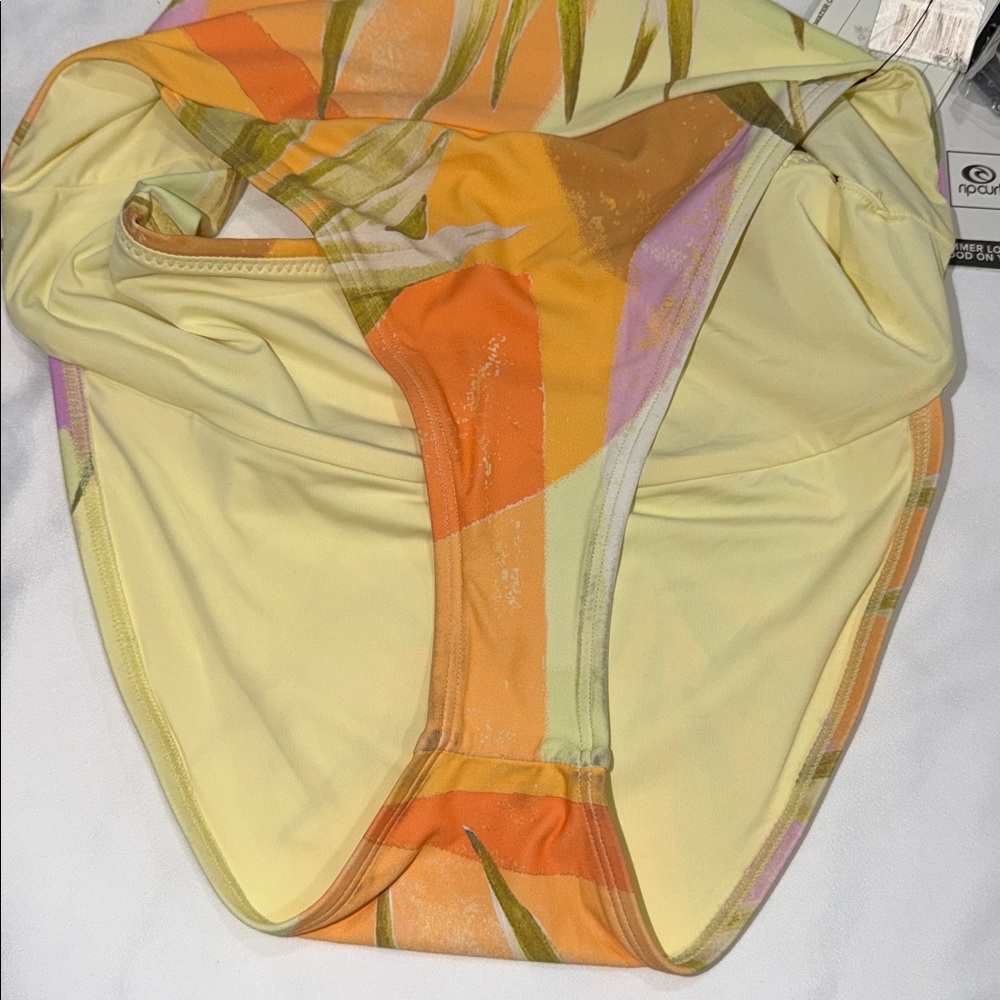 RIPCURL Montego Bay Bandeau Bikini Top & High Waist Bikini Bottom, SMALL - Picture 6 of 11